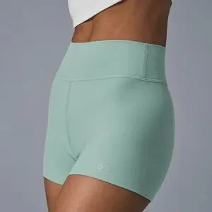 フィットネスボトムス [Alo Yoga] Alosoft High-Waist Carefree Short Alosoft High-Waist Carefree Short - Spearmint Heather | Alo Yoga